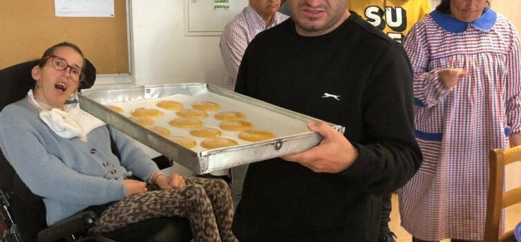 Utentes da APPACDM de Castelo Branco celebram o Dia de Todos os Santos com broas