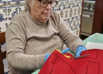 Utentes da Santa Casa da Misericórdia de Vila Velha de Ródão preparam decorações