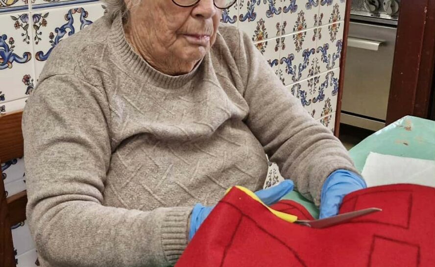 Utentes da Santa Casa da Misericórdia de Vila Velha de Ródão preparam decorações