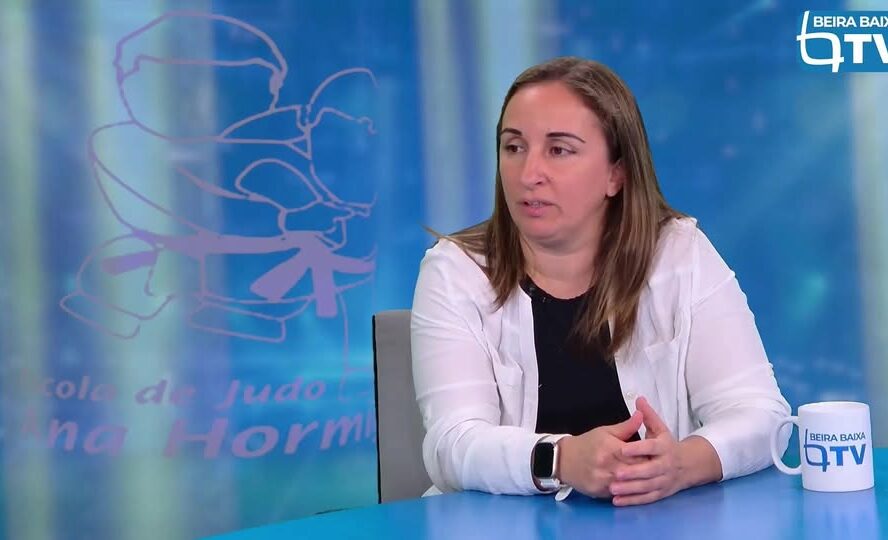 𝗕𝗮𝘁𝗲 𝗕𝗼𝗹𝗮 𝗲𝗺 𝗖𝗼𝗺𝗯𝗮𝘁𝗲 𝗰𝗼𝗺 𝗔𝗻𝗮 𝗛𝗼𝗿𝗺𝗶𝗴o: 𝗔 𝗝𝘂𝗱𝗼𝗰𝗮 𝗾𝘂𝗲 𝗜𝗻𝘀𝗽𝗶𝗿𝗼𝘂 𝗚𝗲𝗿𝗮𝗰̧𝗼̃𝗲𝘀