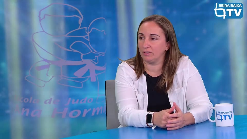 𝗕𝗮𝘁𝗲 𝗕𝗼𝗹𝗮 𝗲𝗺 𝗖𝗼𝗺𝗯𝗮𝘁𝗲 𝗰𝗼𝗺 𝗔𝗻𝗮 𝗛𝗼𝗿𝗺𝗶𝗴o: 𝗔 𝗝𝘂𝗱𝗼𝗰𝗮 𝗾𝘂𝗲 𝗜𝗻𝘀𝗽𝗶𝗿𝗼𝘂 𝗚𝗲𝗿𝗮𝗰̧𝗼̃𝗲𝘀