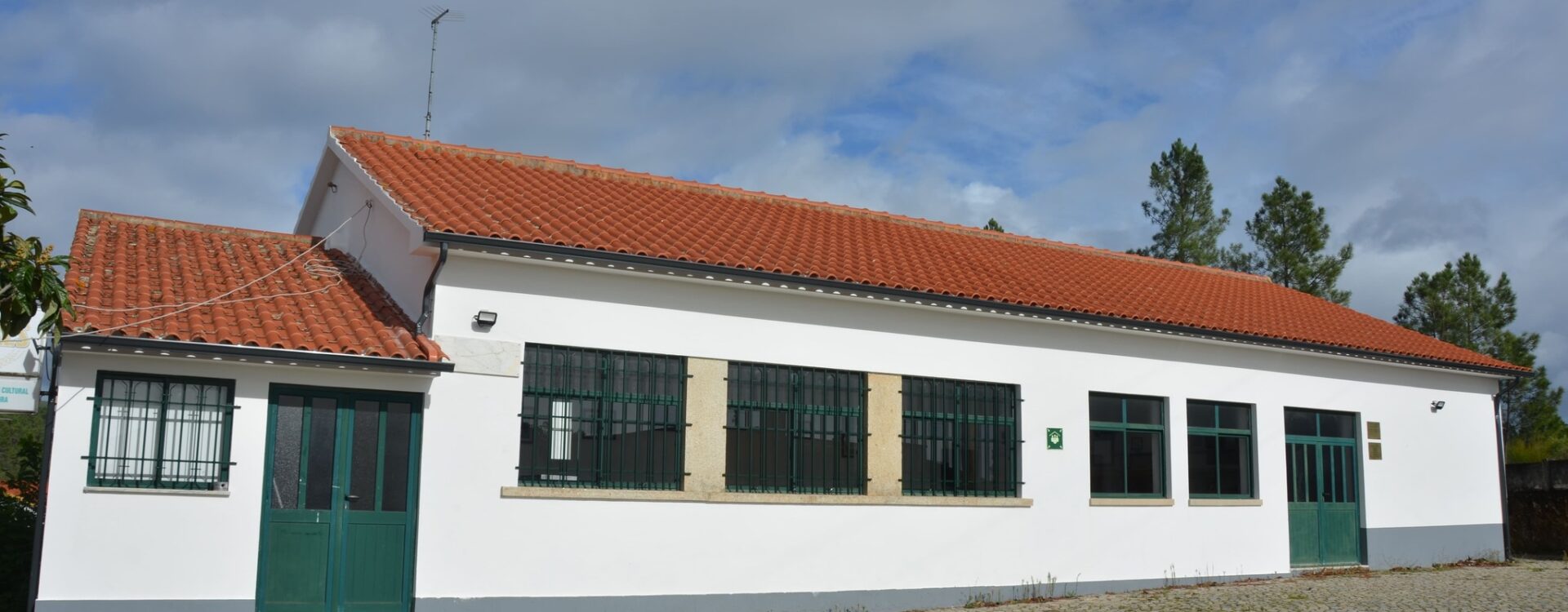 Associação de Sobrainho da Ribeira com edifício requalificado