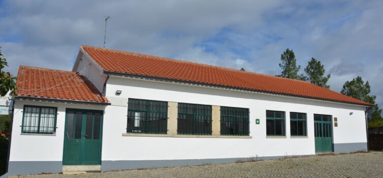 Associação de Sobrainho da Ribeira com edifício requalificado