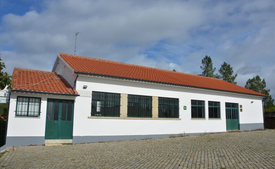 Associação de Sobrainho da Ribeira com edifício requalificado