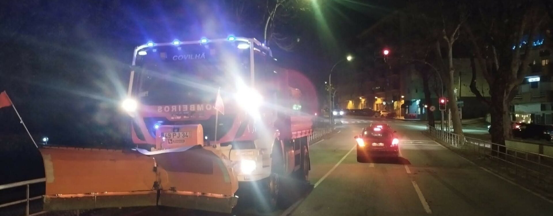 Bombeiros da Covilhã reforçam segurança nas estradas devido à formação de gelo