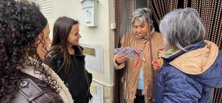 CLDS 5G de Belmonte promove ação solidária “Abraços em Papel” junto da população