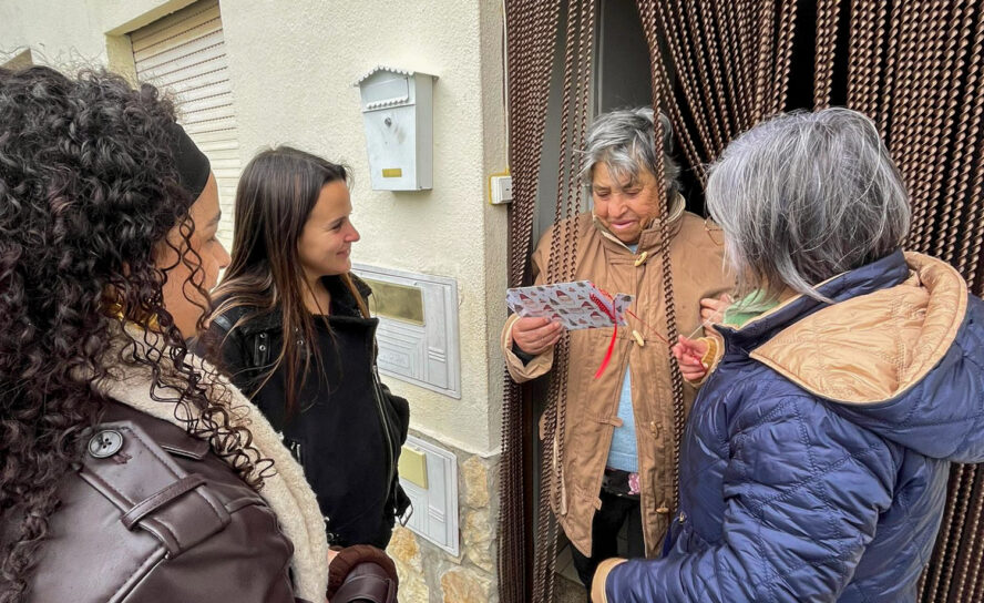 CLDS 5G de Belmonte promove ação solidária “Abraços em Papel” junto da população