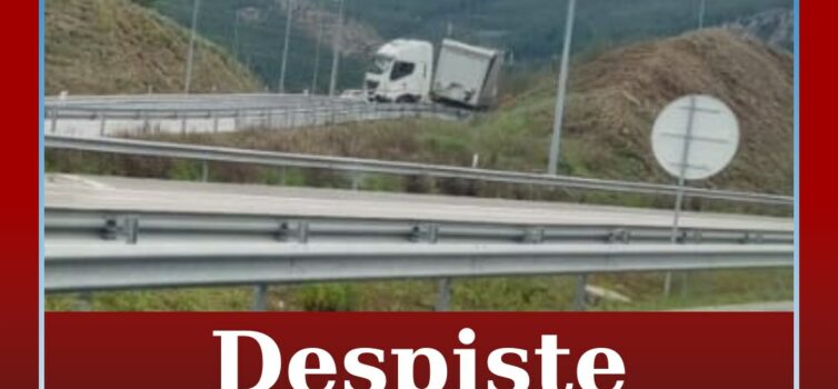 Camião despista-se no IC8
