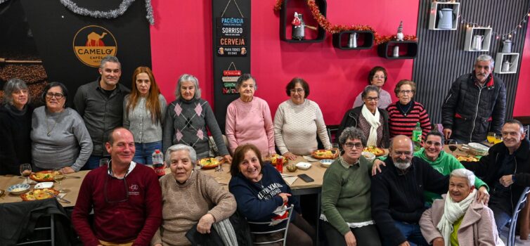 Grupo de residentes no Castelo promovem almoço