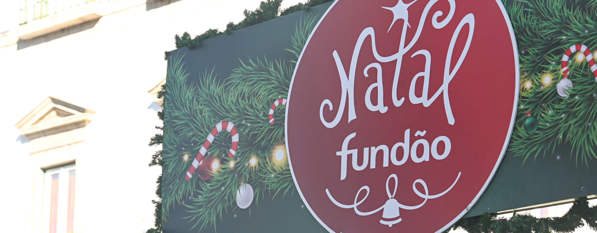 Magia do Natal anima o centro do Fundão