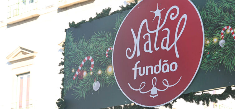 Magia do Natal anima o centro do Fundão