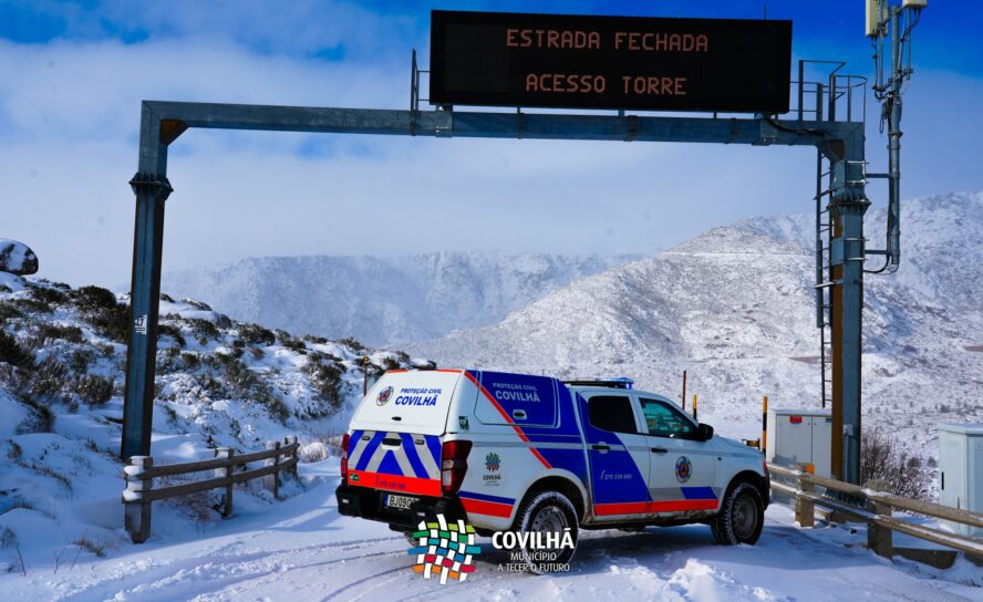 Neve mantém estradas cortadas na Serra da Estrela