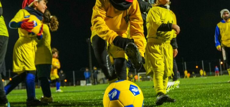 Pai Natal antecipou o Natal no Campo de Jogos António Coelho Trigueiros de Aragã
