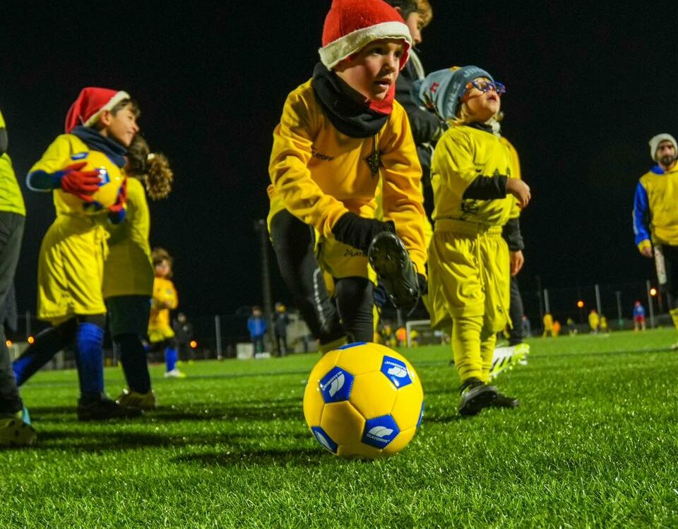 Pai Natal antecipou o Natal no Campo de Jogos António Coelho Trigueiros de Aragã