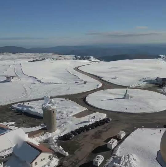Serra da Estrela pintada de branco