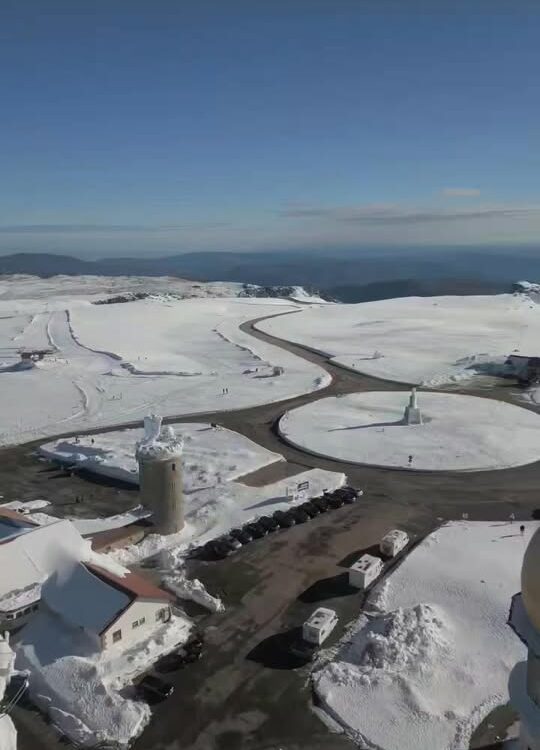 Serra da Estrela pintada de branco