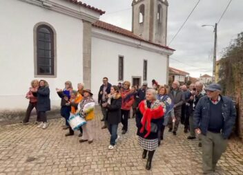 Toulões celebra a entrada do Madeiro com cantares ao Menino ecoando pelas ruas
