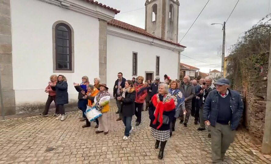 Toulões celebra a entrada do Madeiro com cantares ao Menino ecoando pelas ruas