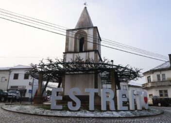 Estreito acorda coberto de neve