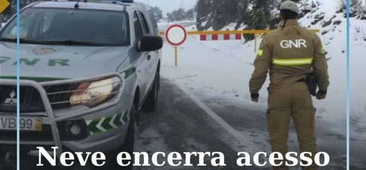 A estrada de acesso ao maciço central da Serra da Estrela encontra-se encerrada