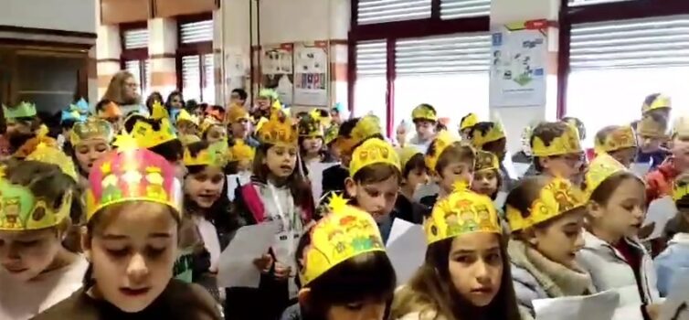 Alunos da Escola Básica João Roiz celebram as Janeiras