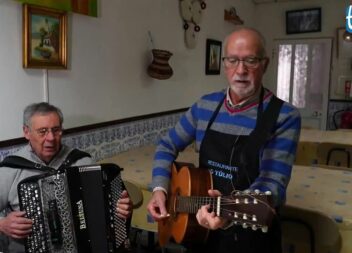 Arneiro, aldeia da boa gastronomia alentejana\n\nFica no concelho de Nisa, e \u0