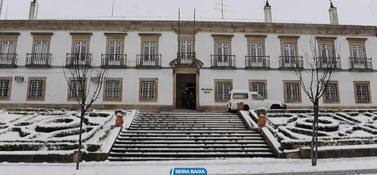 Castelo Branco coberta de branco