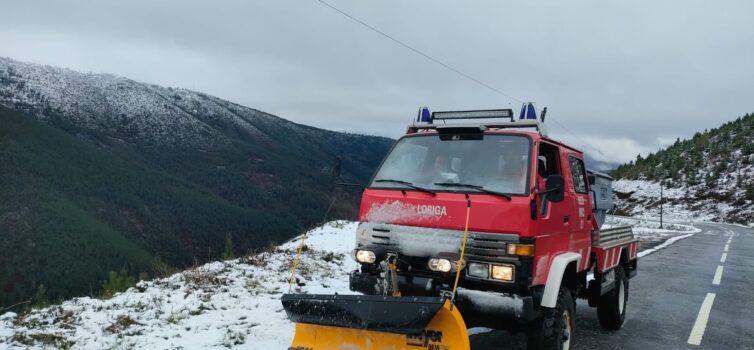 Concelho de Seia acorda coberto de neve