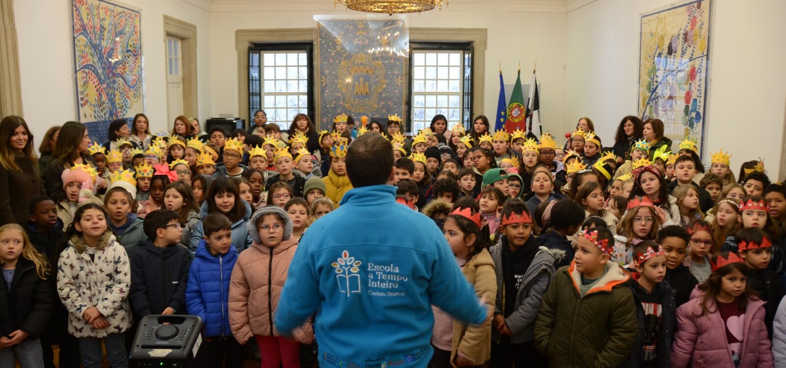Crianças cantam as Janeiras na Câmara Municipal de Castelo Branco