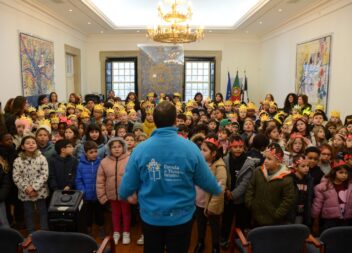 Crianças cantam as Janeiras na Câmara Municipal de Castelo Branco