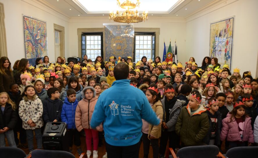 Crianças cantam as Janeiras na Câmara Municipal de Castelo Branco