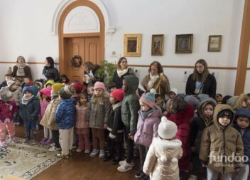 Crianças cantam as janeiras na Câmara Municipal do Fundão
