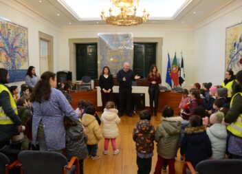 Crianças da Obra de Santa Zita cantaram as Janeiras na Câmara Municipal