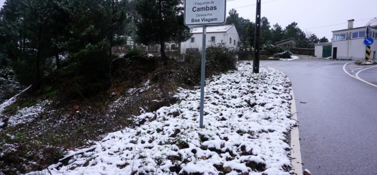 Freguesia de Cambas com neve nos pontos mais altos