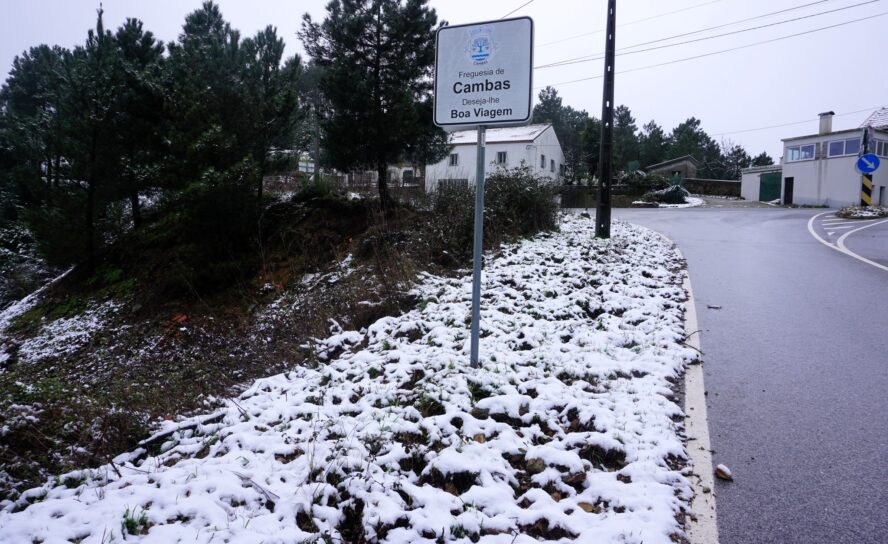Freguesia de Cambas com neve nos pontos mais altos