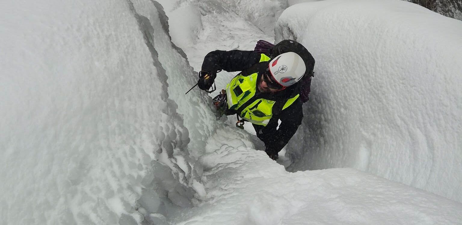 GNR realiza treino de busca e resgate em ambiente de neve na Serra da Estrela