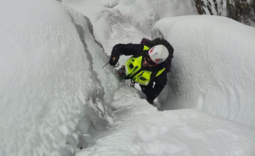 GNR realiza treino de busca e resgate em ambiente de neve na Serra da Estrela