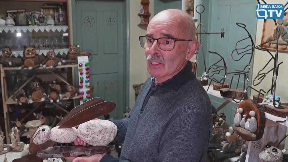 Luís Cabral, o artesão que tem um verdadeiro "Santuário da Pedra" em casa