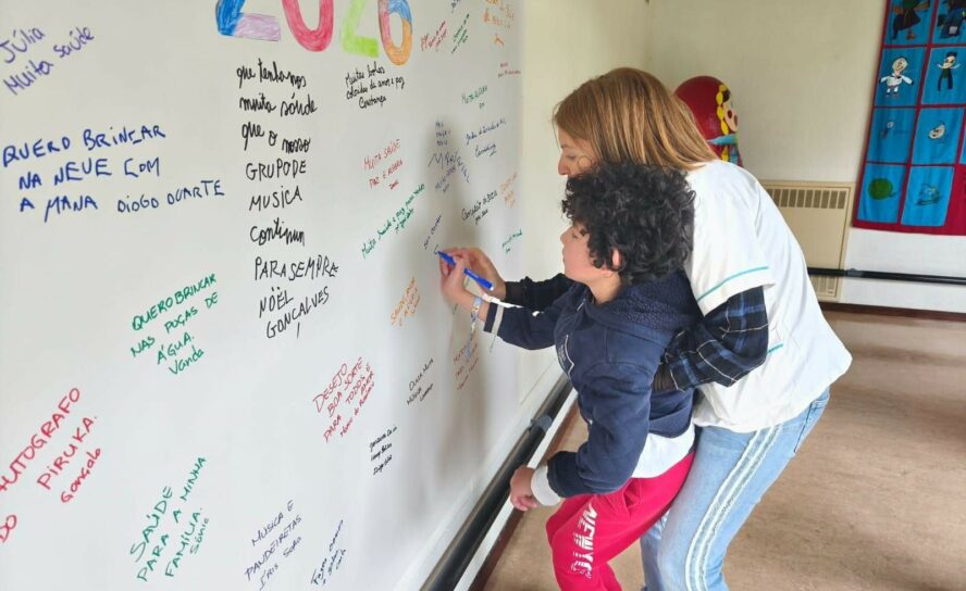 Mural dos Desejos inspira alunos e utentes da APPACDM Castelo Branco para 2026