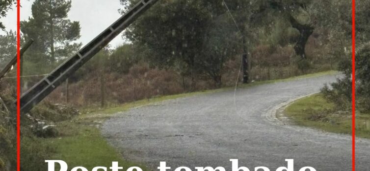 Poste  meio tombado e cabos ocupam metade da via