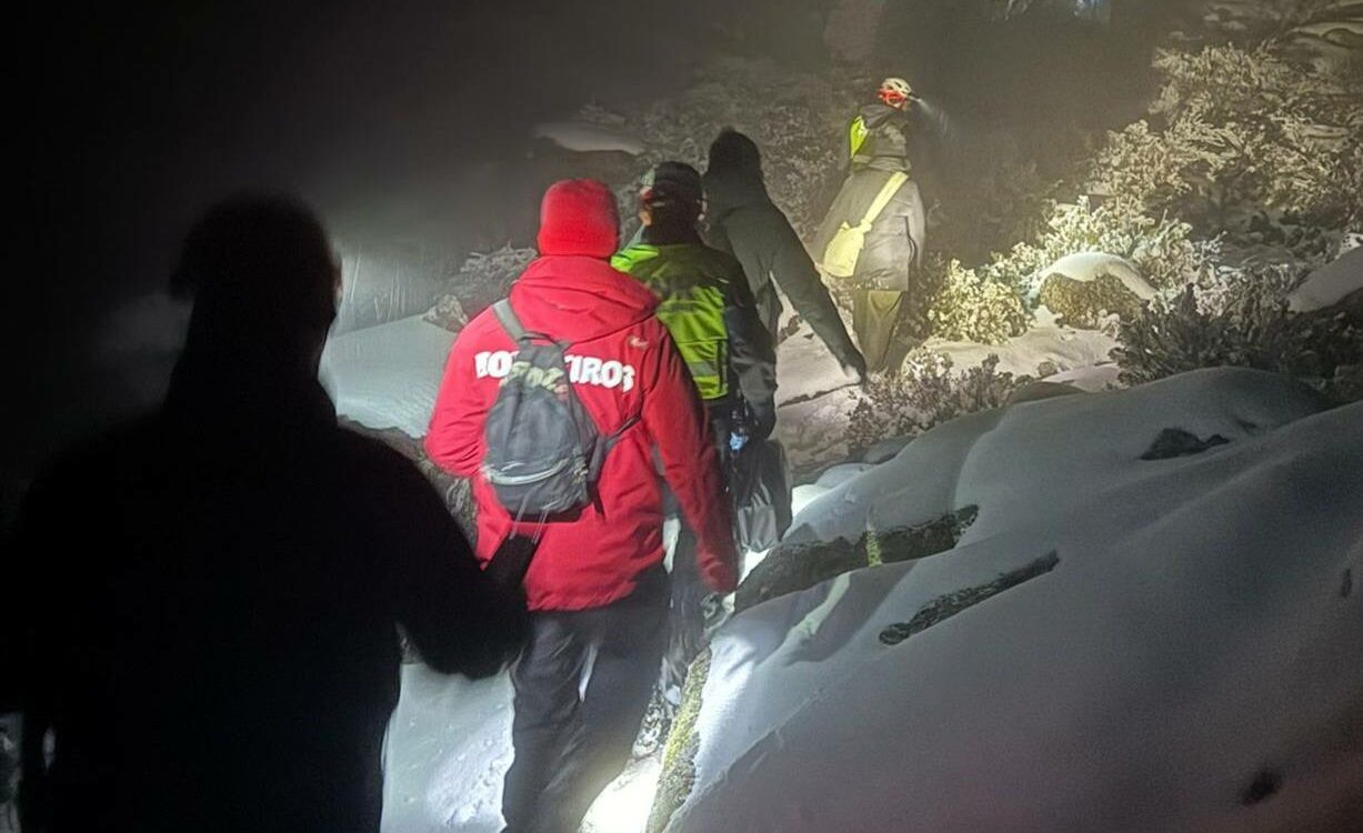 Seis turistas resgatados na Serra da Estrela devido à intensa queda de neve