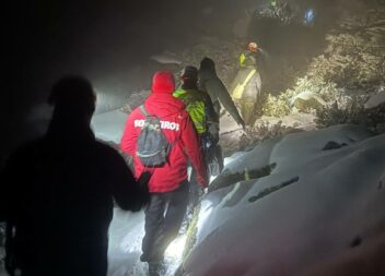 Seis turistas resgatados na Serra da Estrela devido à intensa queda de neve