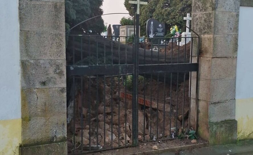 Tempestade Kristin causa danos no cemitério de Atalaia do Campo