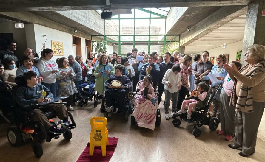 Alunos da APPACDM de Castelo Branco cantaram as Janeiras à comunidade educativa