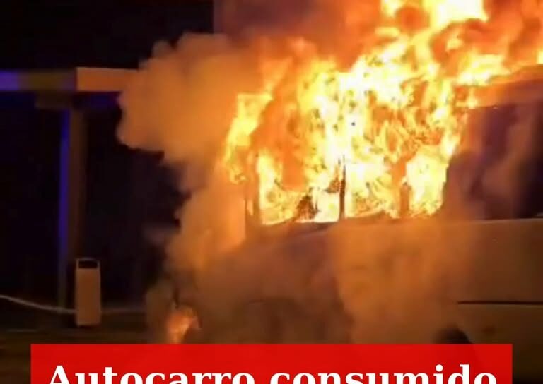 Autocarro da CIMAA destruído por incêndio durante a noite