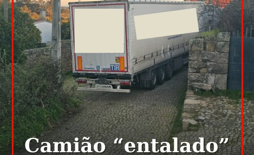 Camião "entalado" em Proença-a-Velha