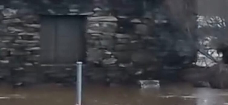 Consequência da chuva forte dos últimos dias no rio Erges que delimita a frontei