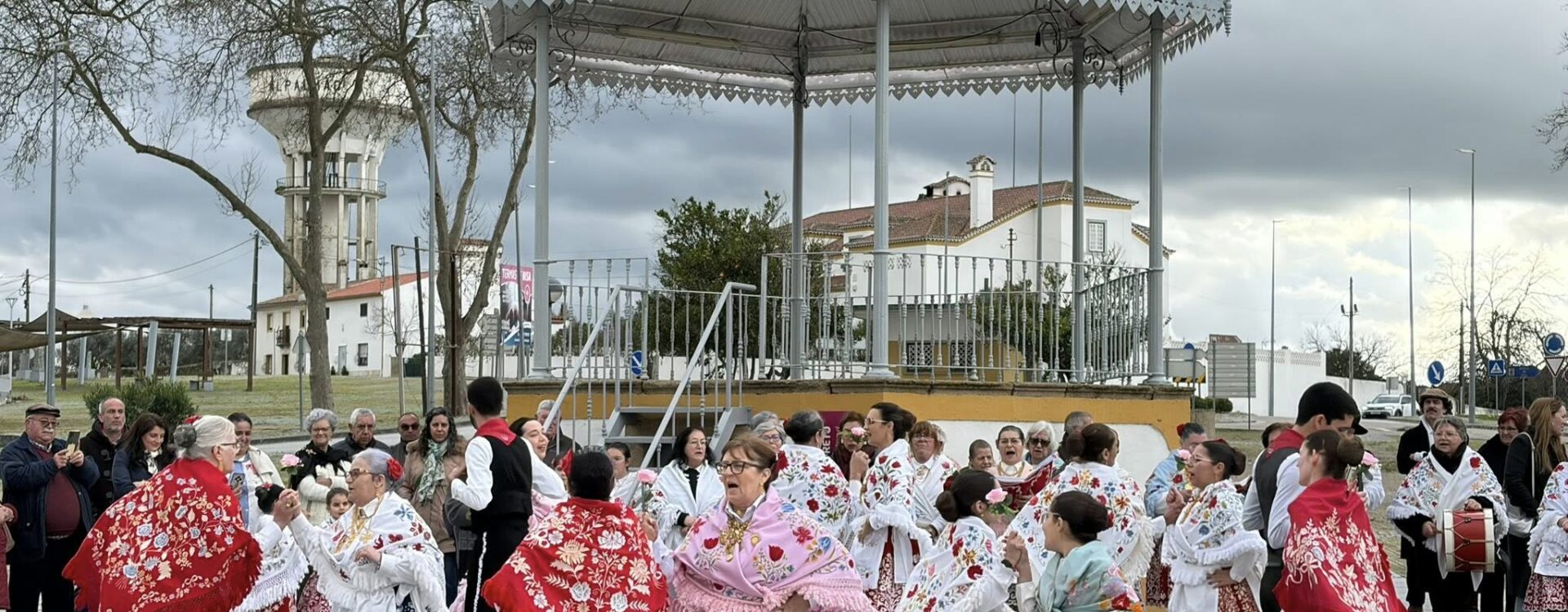 Contradança saiu à rua e manteve viva a tradição do Carnaval Alpalhoeiro