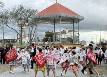 Contradança saiu à rua e manteve viva a tradição do Carnaval Alpalhoeiro
