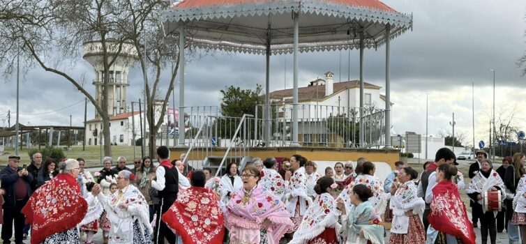 Contradança saiu à rua e manteve viva a tradição do Carnaval Alpalhoeiro